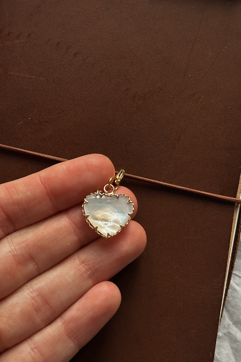 Шарм перламутровый «Сердце»