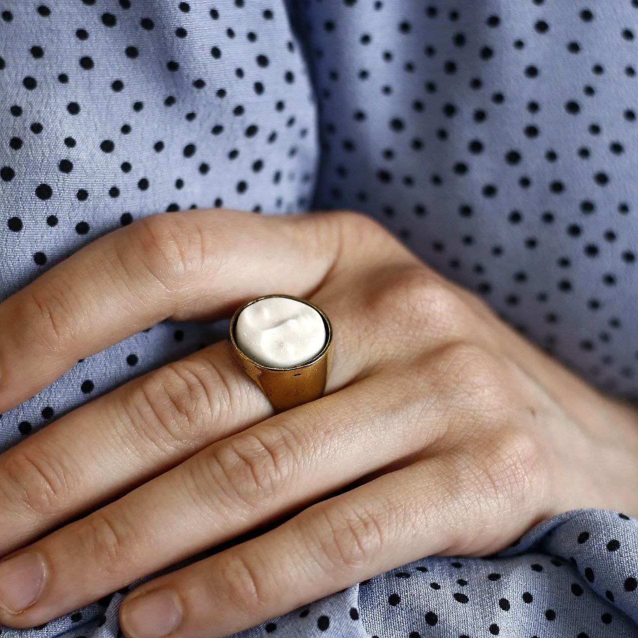 Перстень "Белый лунный лик"