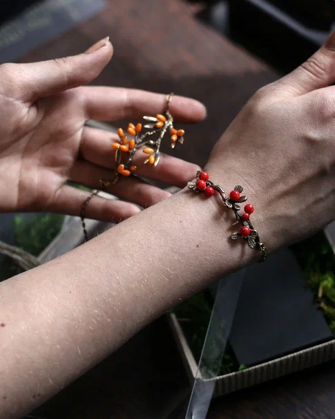 Браслет "Брусничка"