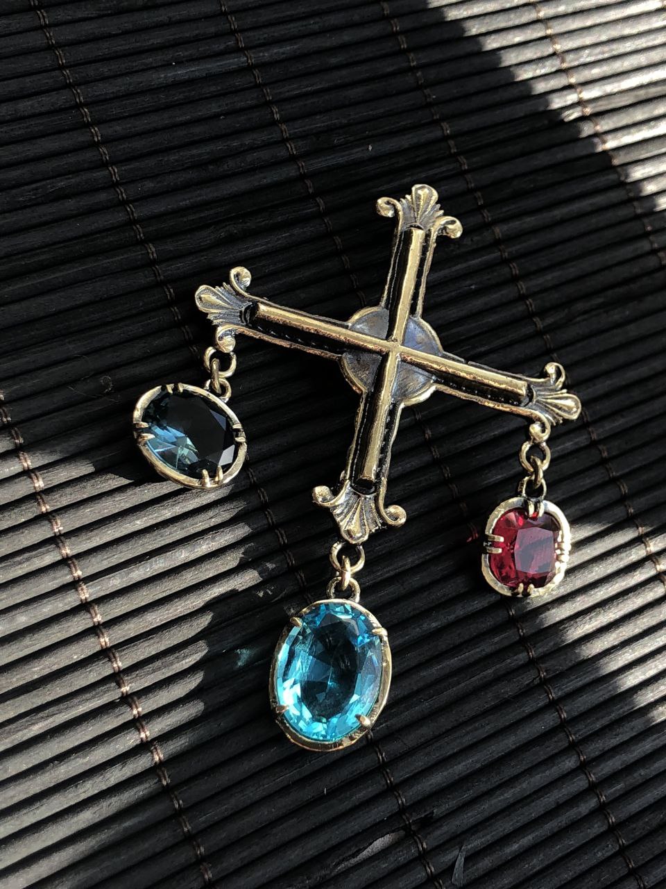 Брошь "Сверкающий крест"