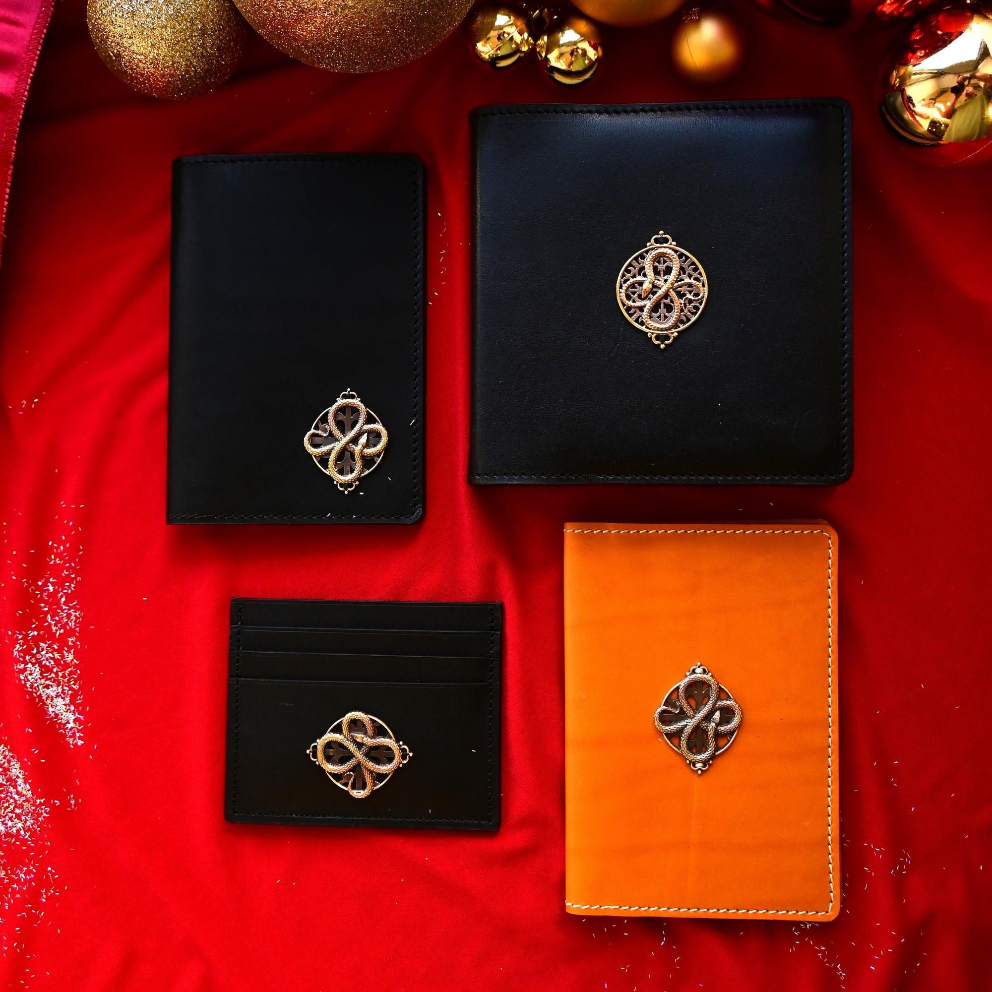 Изделия из натуральной кожи в ассортименте