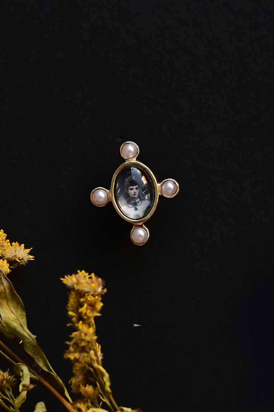 Брошь "Вдохновение Петергофа"