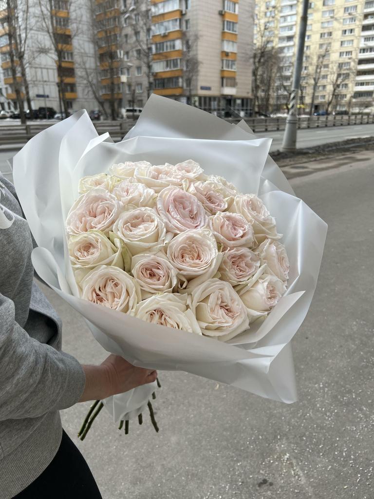 МОНОБУКЕТ ИЗ РОЗ ВАЙТ ОХАРА, 21 шт