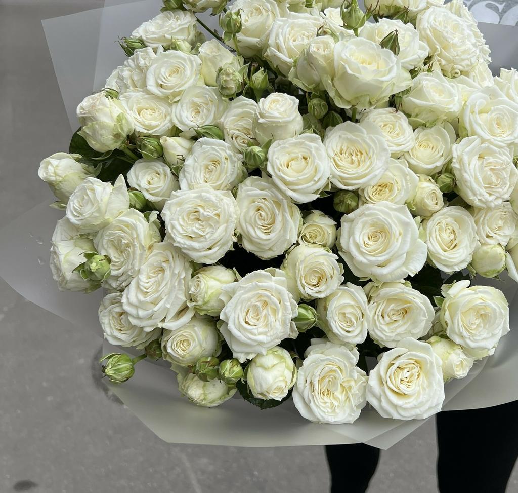 МОНОБУКЕТ ИЗ КУСТОВЫХ РОЗ "БОМБАСТИК", 21 шт