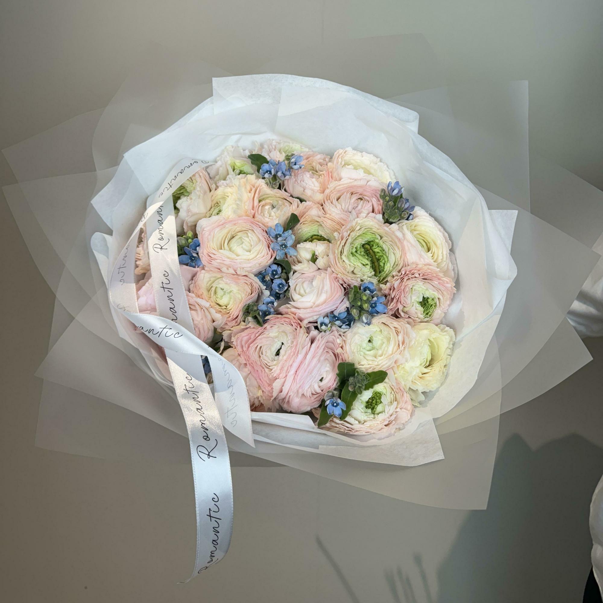 ДУОБУКЕТ ИЗ РАНУНКУЛЮСОВ И ОКСИПИТАЛУМА