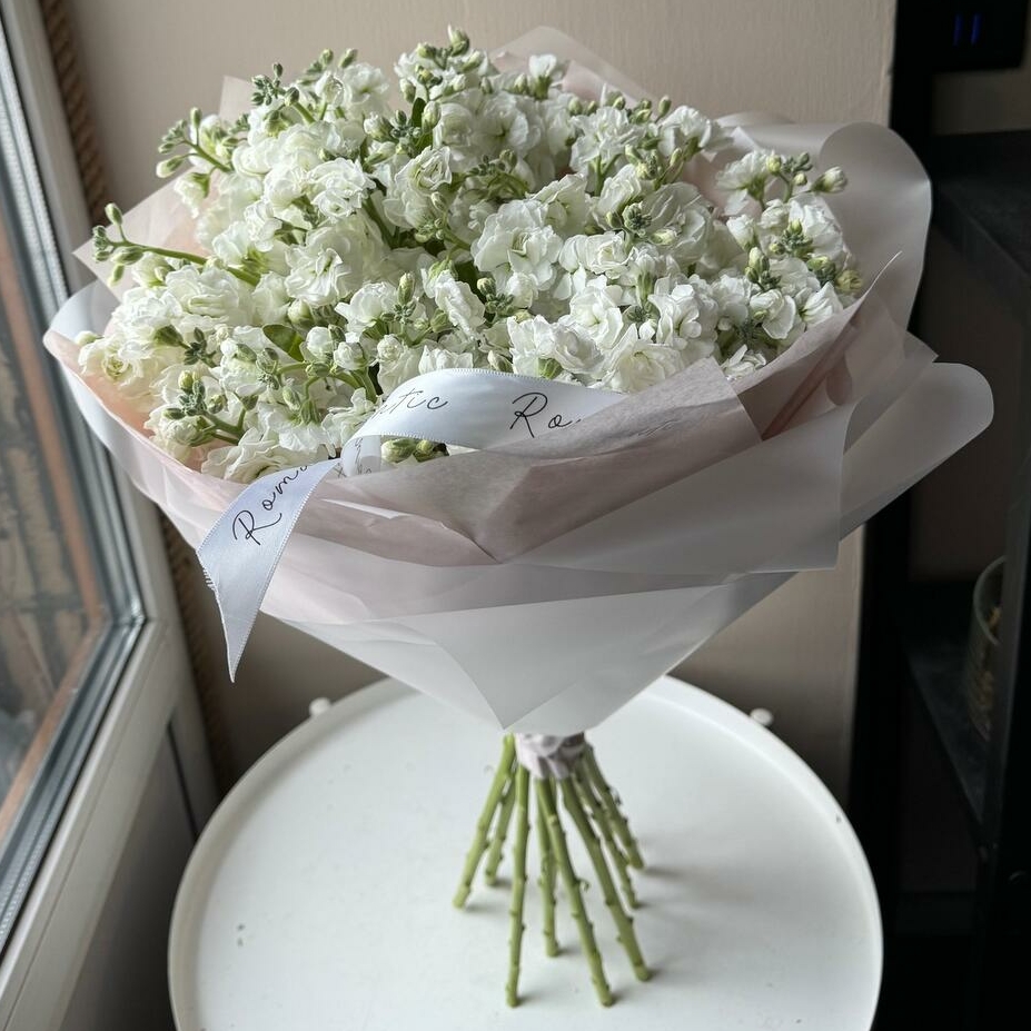 МОНОБУКЕТ ИЗ КУСТОВОЙ МАТТИОЛЫ