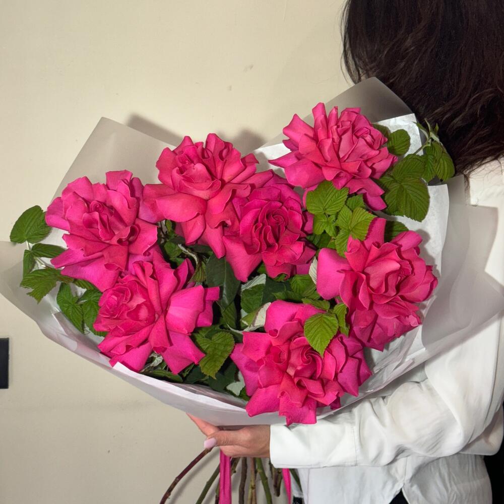 МОНОБУКЕТ ИЗ РОЗ ПИНК ФЛОЙД