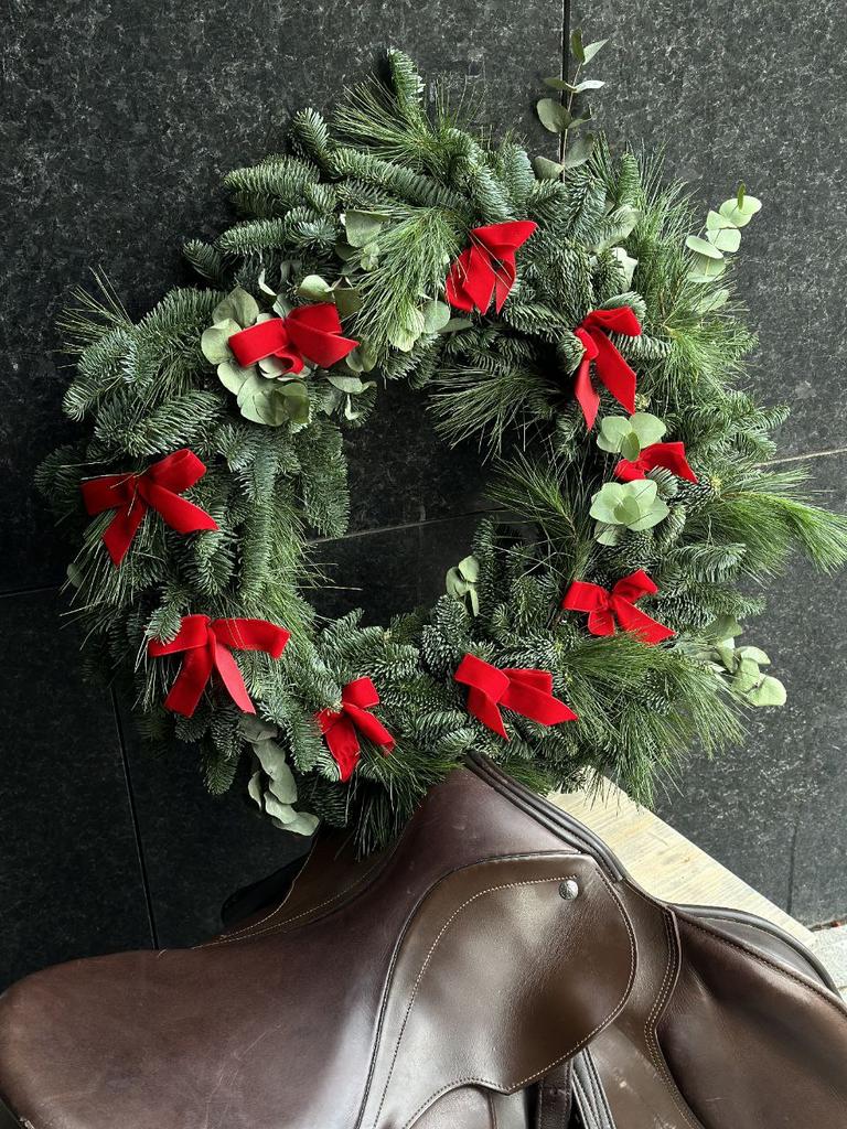 ВЕНОК НОВОГОДНИЙ С БАНТИКАМИ