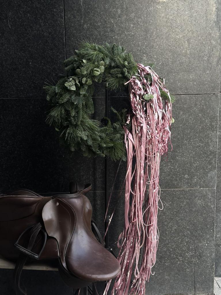 ВЕНОК  АССИМЕТРИЧНЫЙ