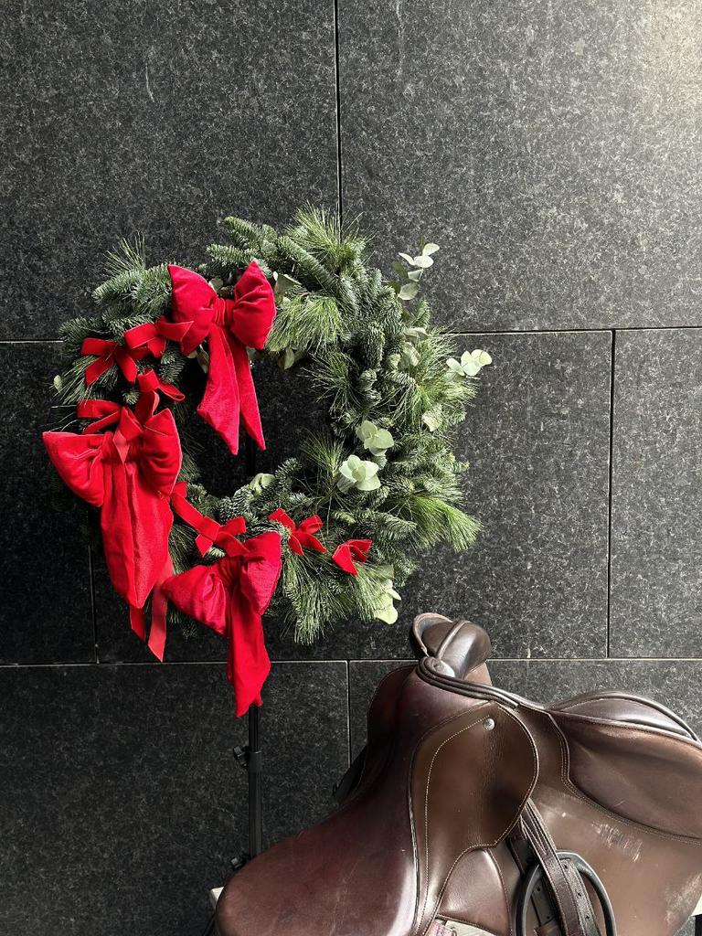 ВЕНОК С БАНТАМИ