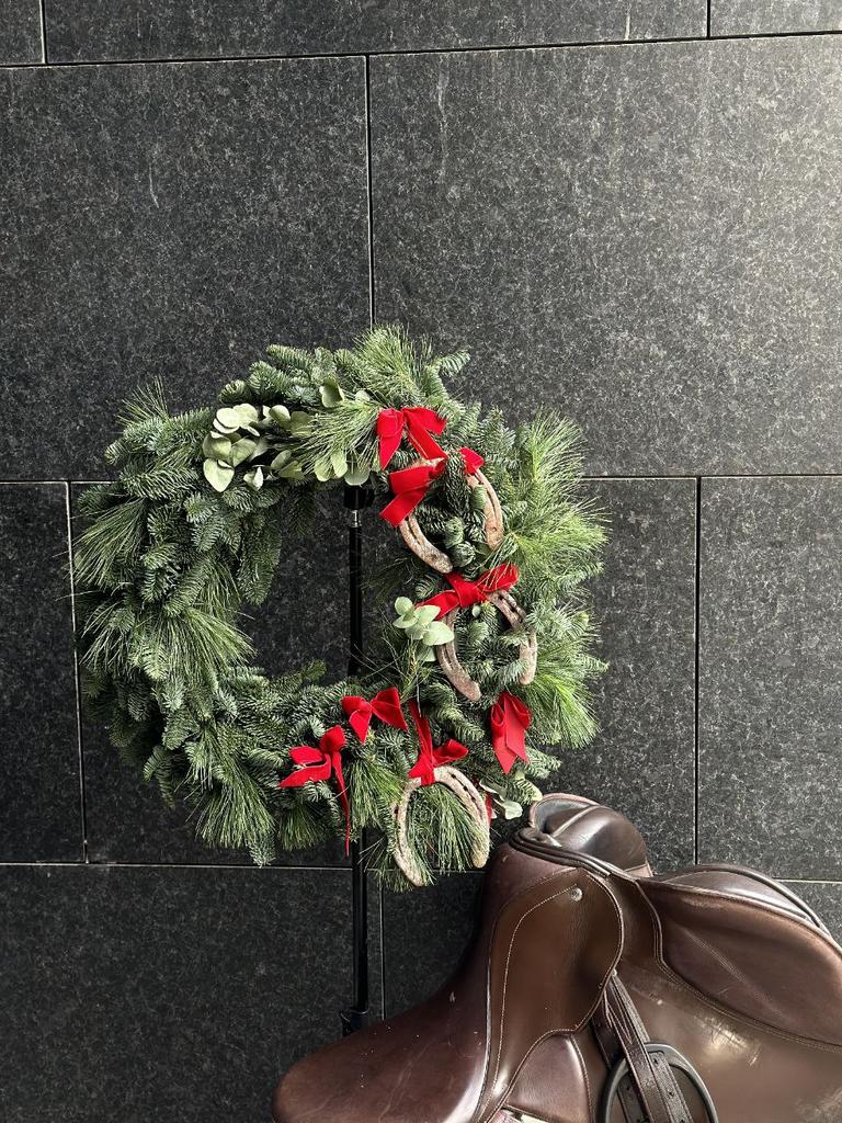 ВЕНОК С БАНТИКАМИ