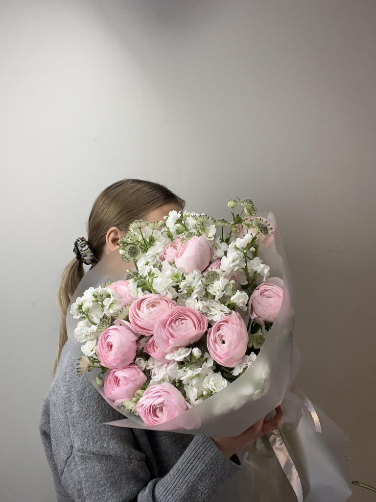 ДУОБУКЕТ РАНУНКУЛЮСОВ И МАТТИОЛЫ