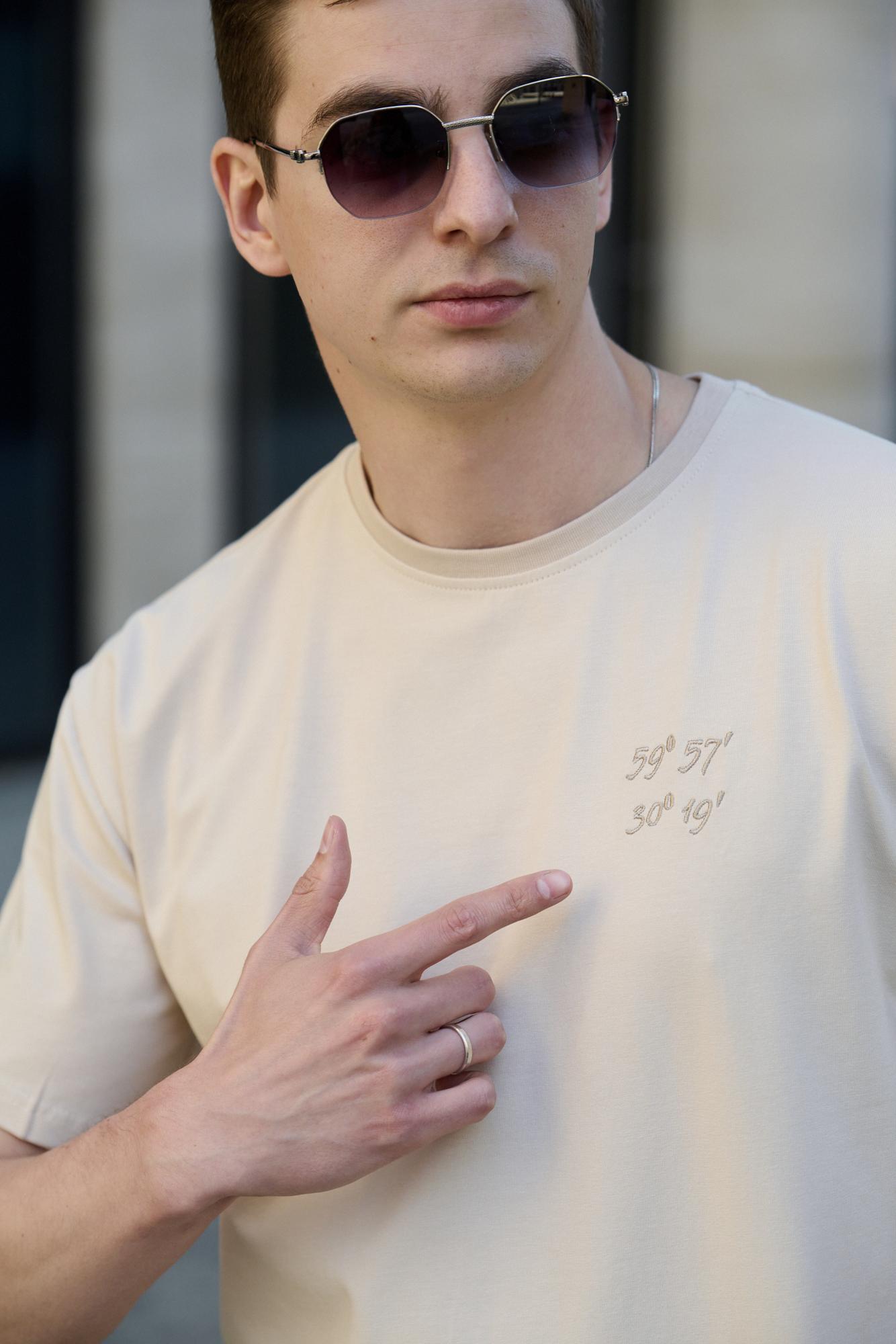 КООРДИНАТЫ ПЕТЕРБУРГА НА БЕЖЕВОМ