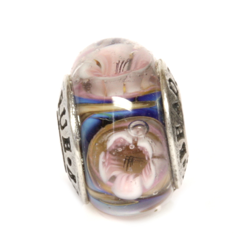 545376 Сад у реки