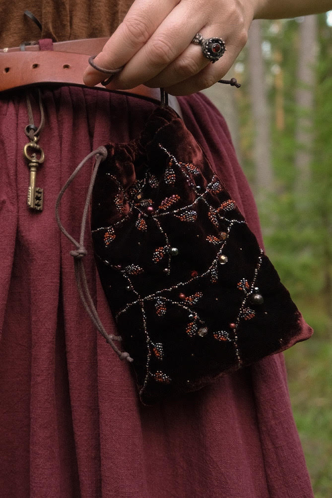 "Урожай" мешочек из натурального бархата с вышивкой бисером для колоды карт