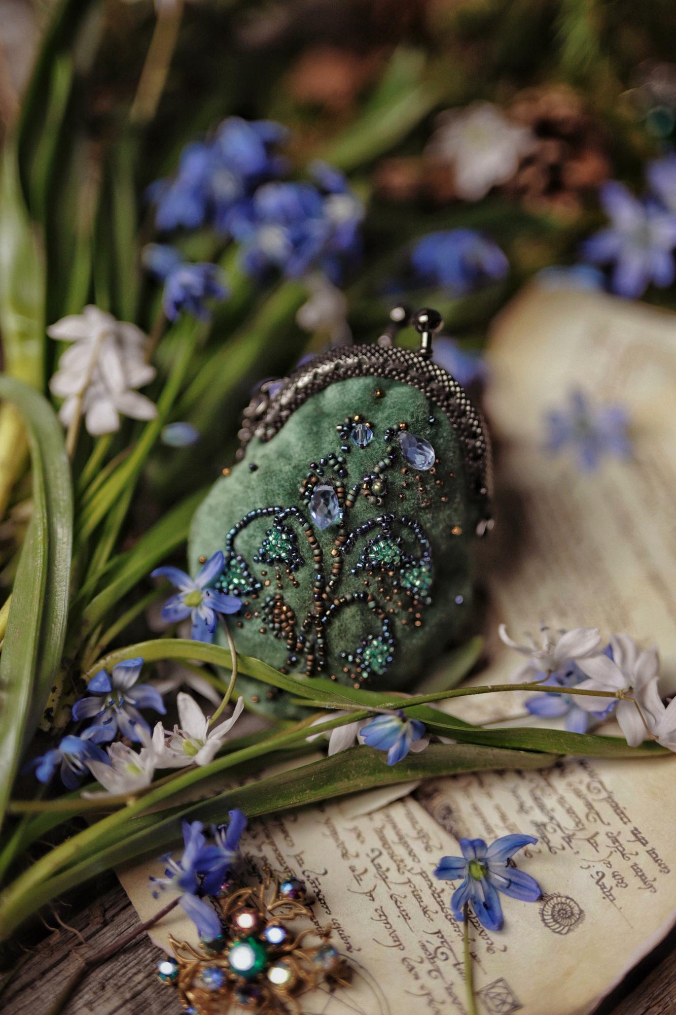 "Фея" бархатный микро-кошелёк с кристаллами-каплями и вышивкой бисером