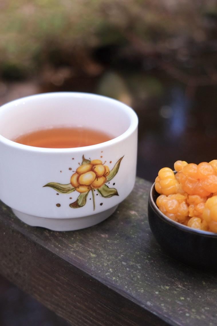 "Морошка" штабелируемая чашка 200 мл, коллекция Nordic Forest, ручная роспись, золочение, обжиг