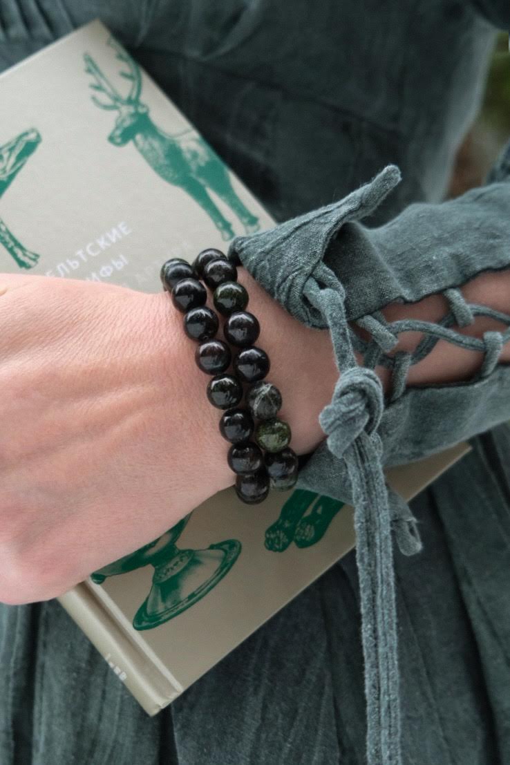 "Волшебные камни" браслет из крупных бусин Гренландского камня и змеевика