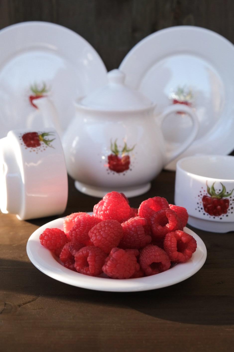 "Малиновое варенье" сервиз с ручной росписью, коллекция Nordic Forest