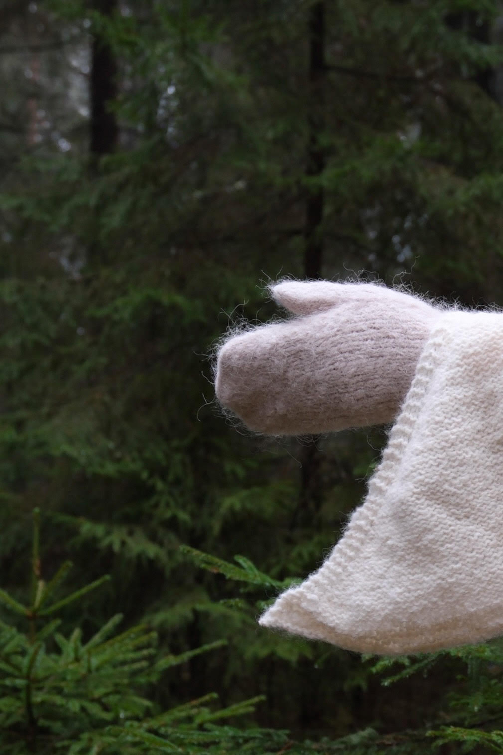 "Зимнее волшебство" невесомые варежки ручной вязки из норвежской шерсти альпака