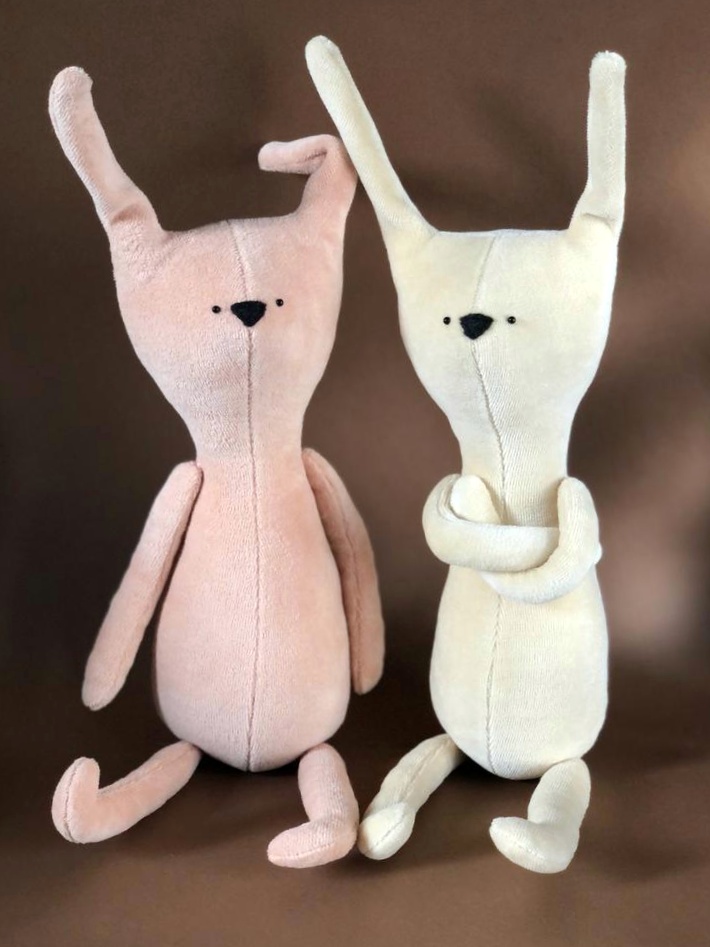 Выкройка зайки Лу и комбинезончика для него