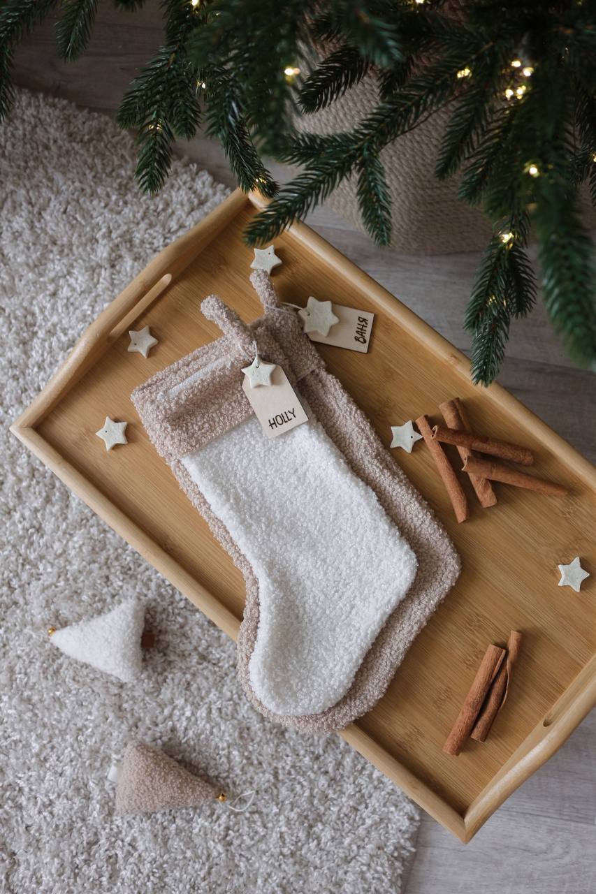 Выкройка новогоднего сапожка + мк + лист с бирочками для украшения подарков