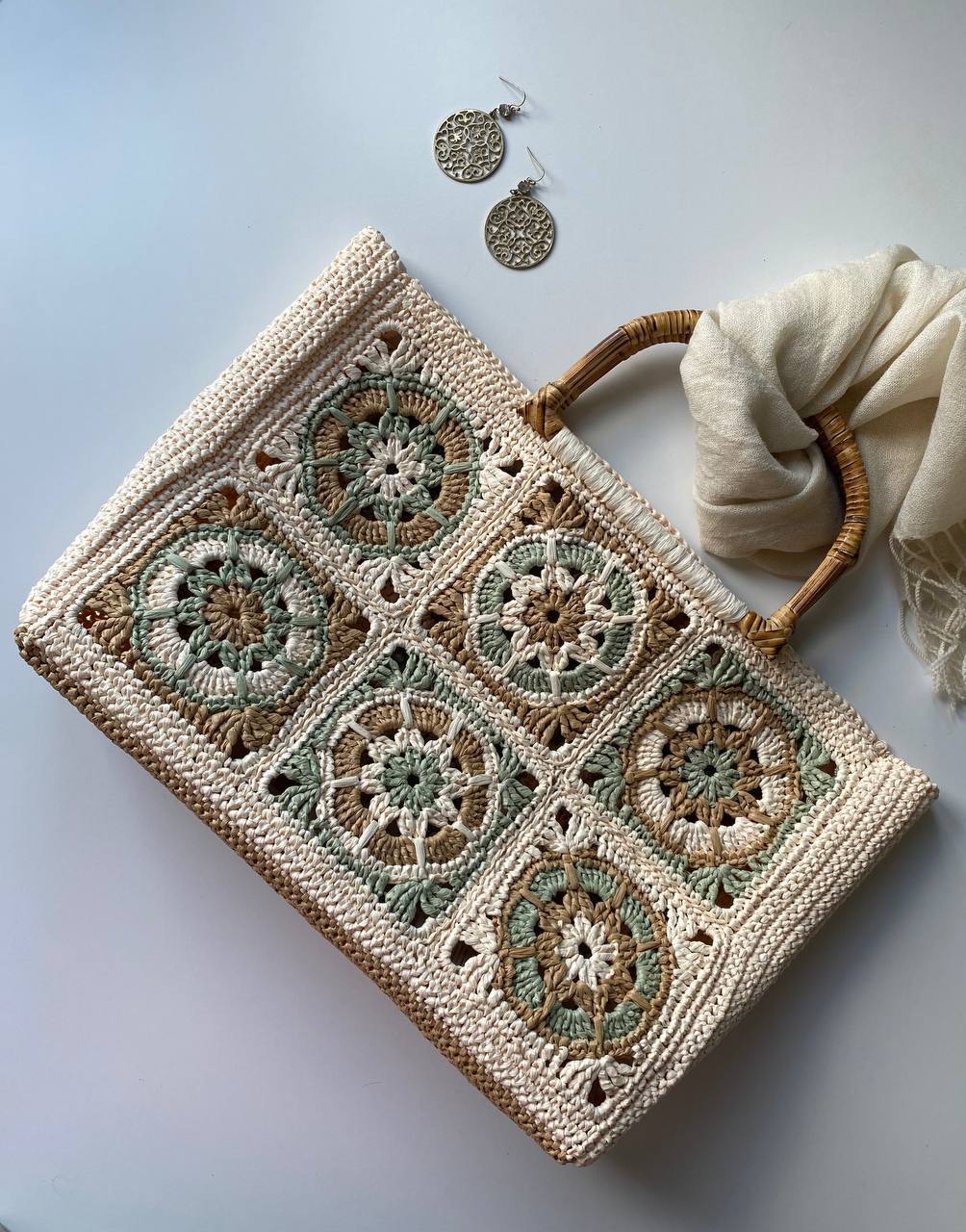 Совместное вязание сумки из «бабушкиных» квадратов