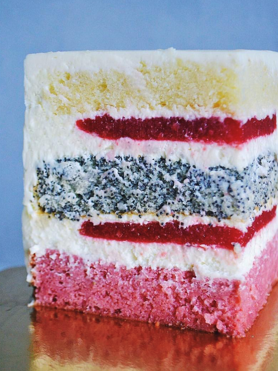 Торт "КЛУБНИЧНЫЙ ПОЦЕЛУЙ"