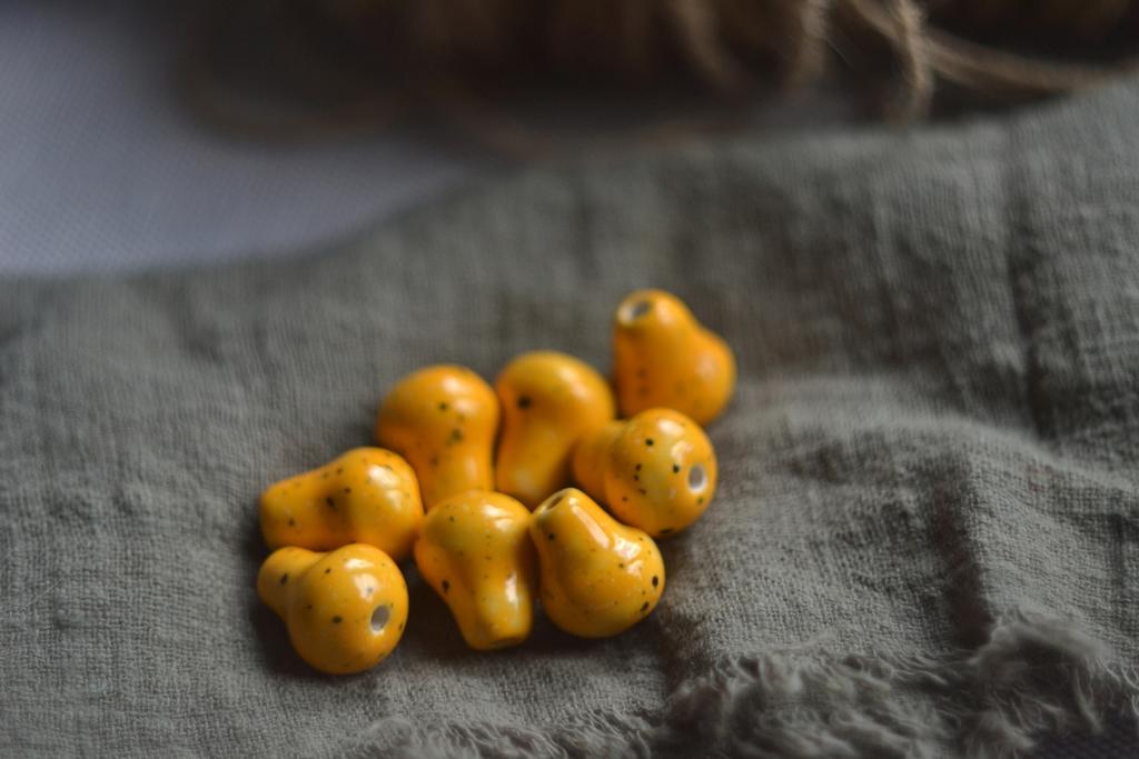 Керамическая бусина "Груша"