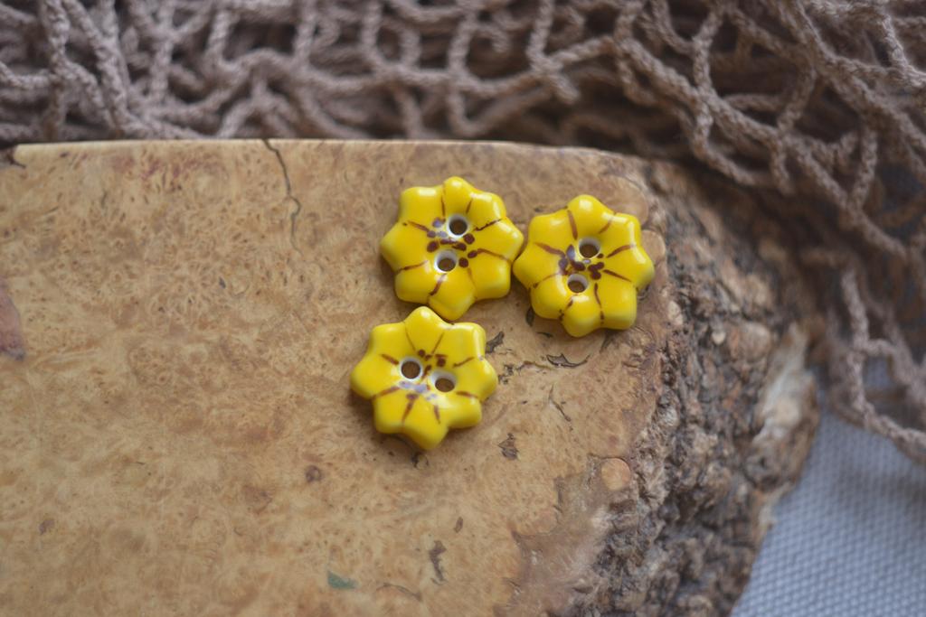 Керамическая пуговица "Подсолнух"