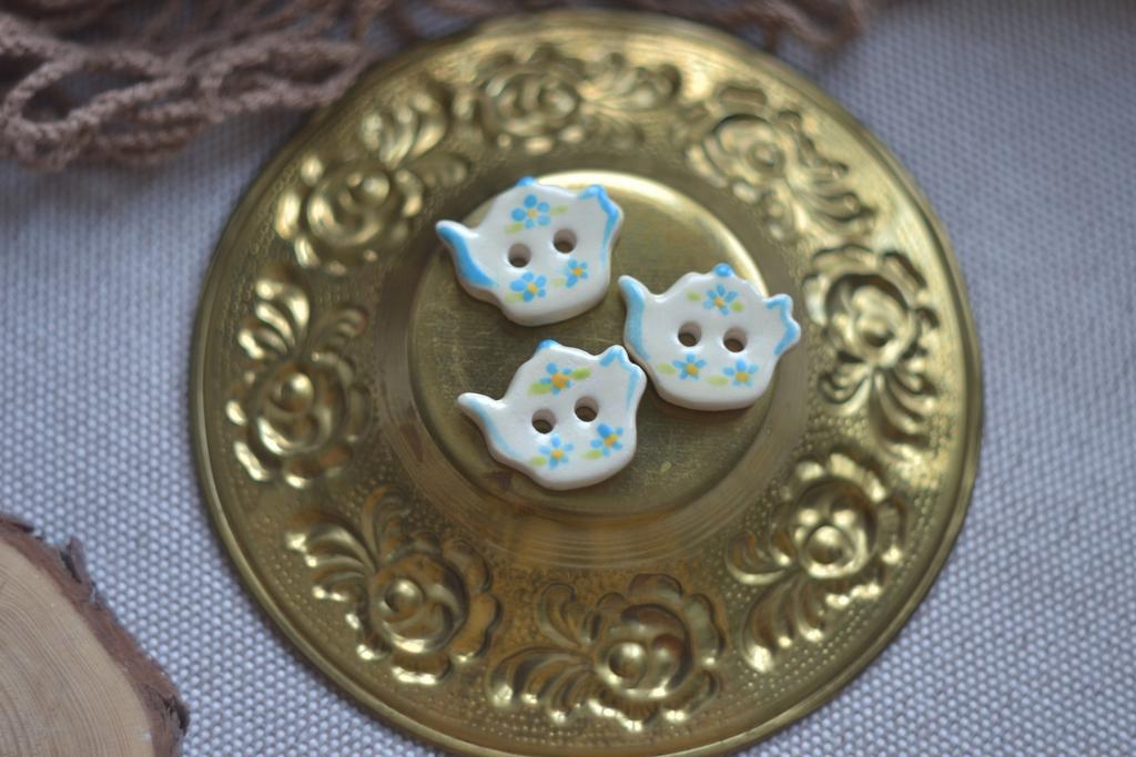 Керамическая пуговица "Чайник в незабудках"