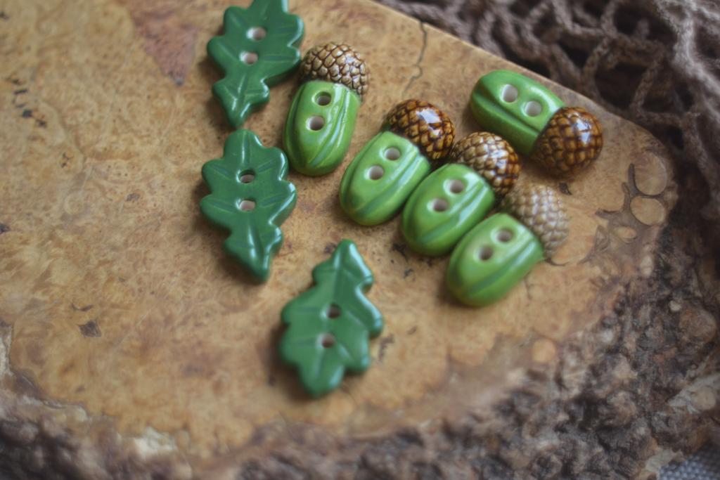 Керамическая пуговица "Дубовый лист"