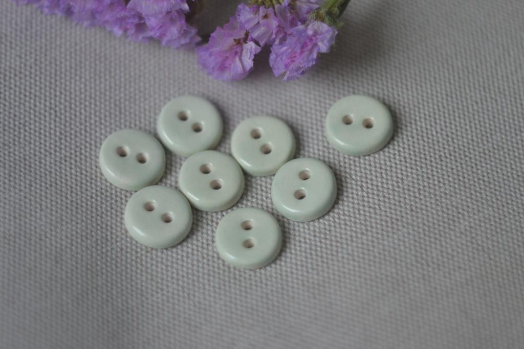 Базовая керамическая пуговица 1,7см  "небесная "