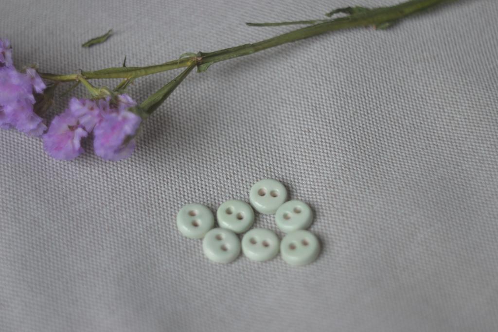 Базовая керамическая пуговица 1,3 см  "Небесные"