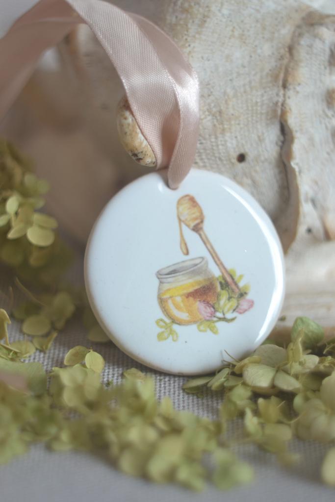 Керамический интерьерный подвес  с деколью "Мёд"