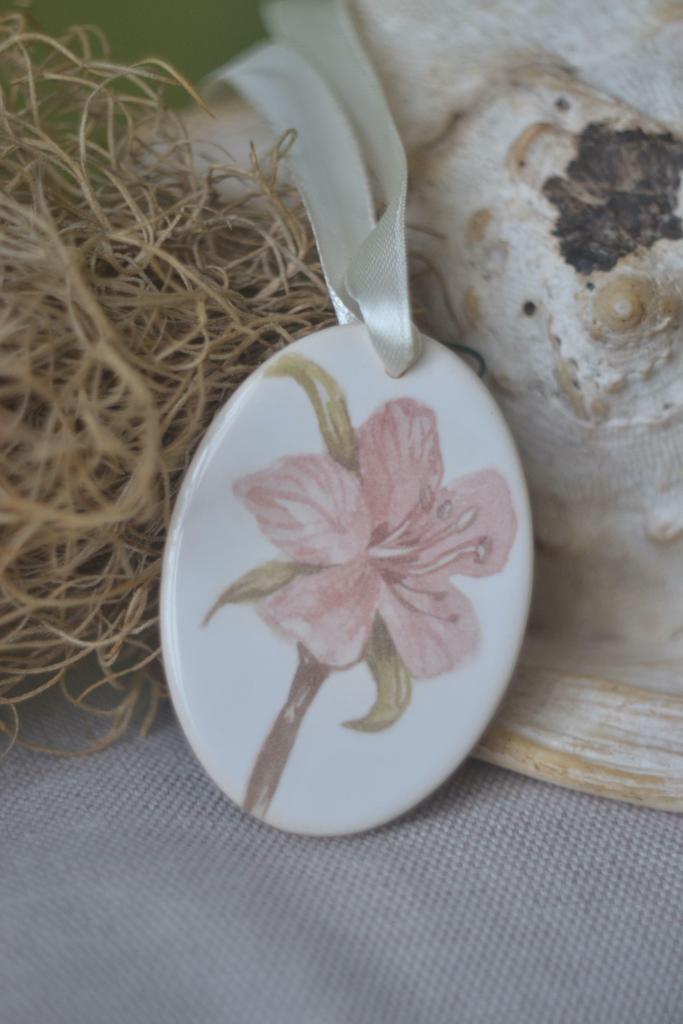 Керамический интерьерный подвес  с деколью "Маральник"