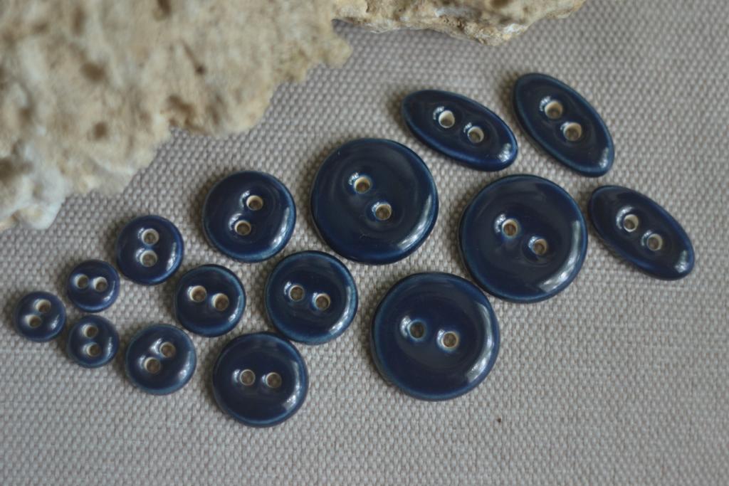 Базовая керамическая пуговица 1,3 см  "Индиго"