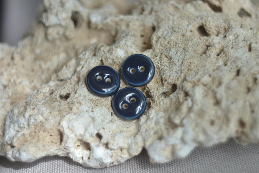 Базовая керамическая пуговица 1,7см  "Индиго "