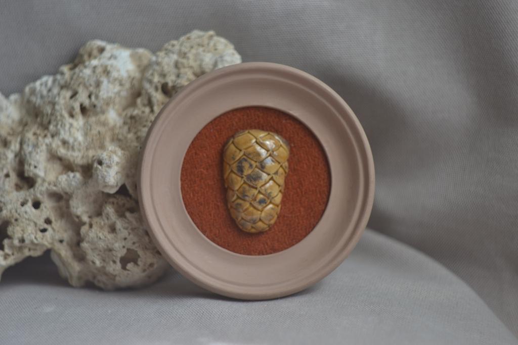 Панно на стену маленькое "Шишка"