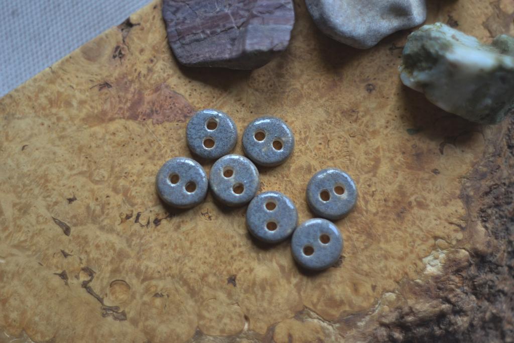 Базовая керамическая пуговица 1,3 см  "Камень  "