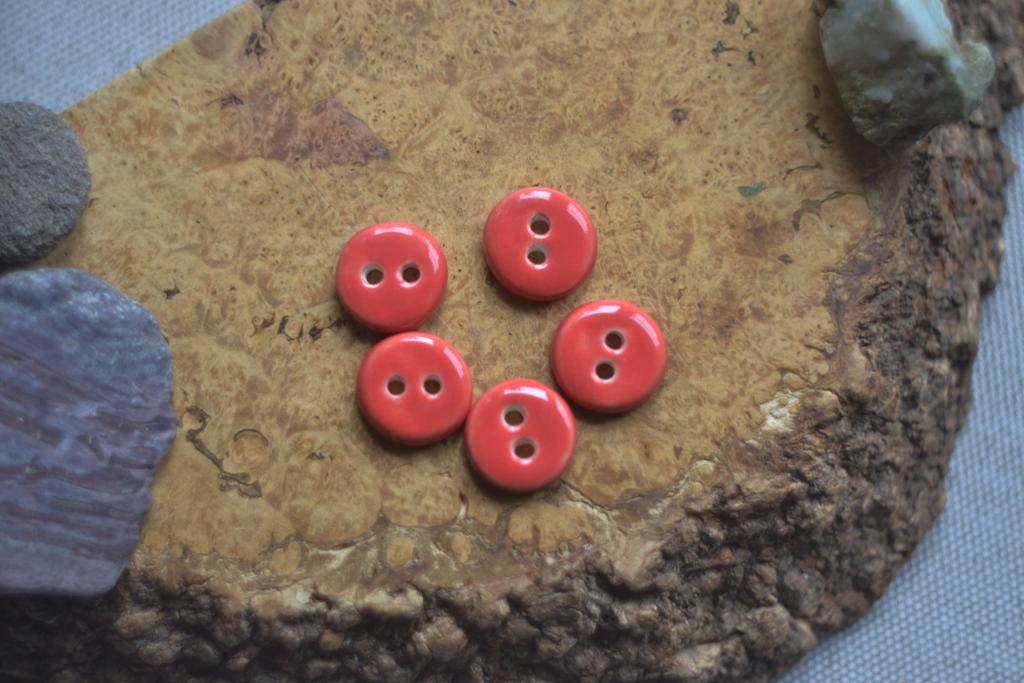 Базовая керамическая пуговица 1,7см  "Коралл "