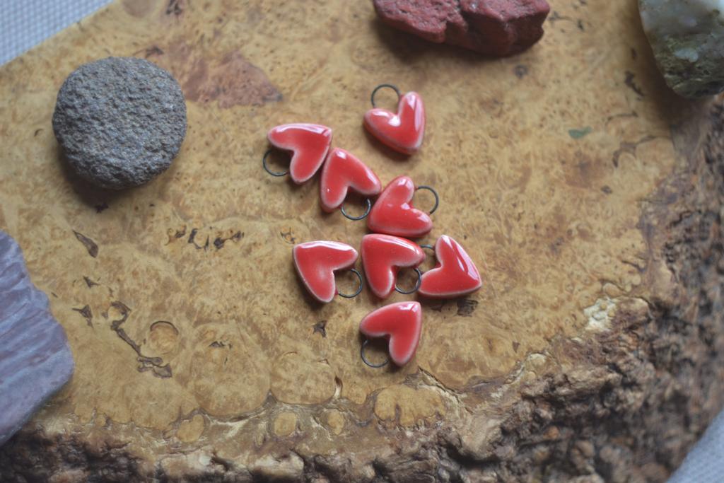 Керамический подвес "сердечко красное "