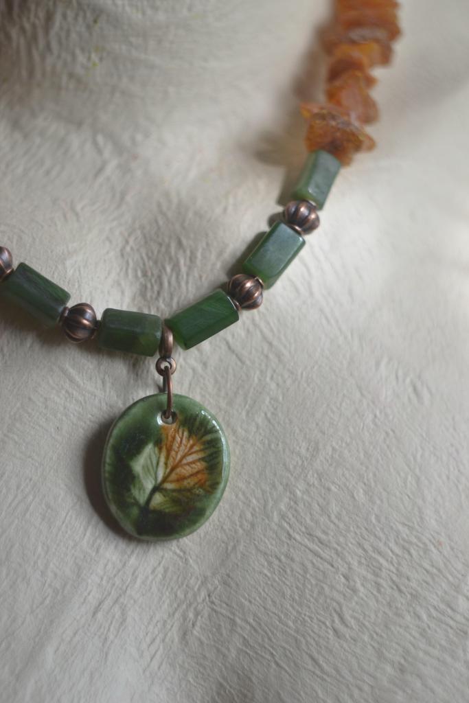 Колье    "Граница лета и осени  "