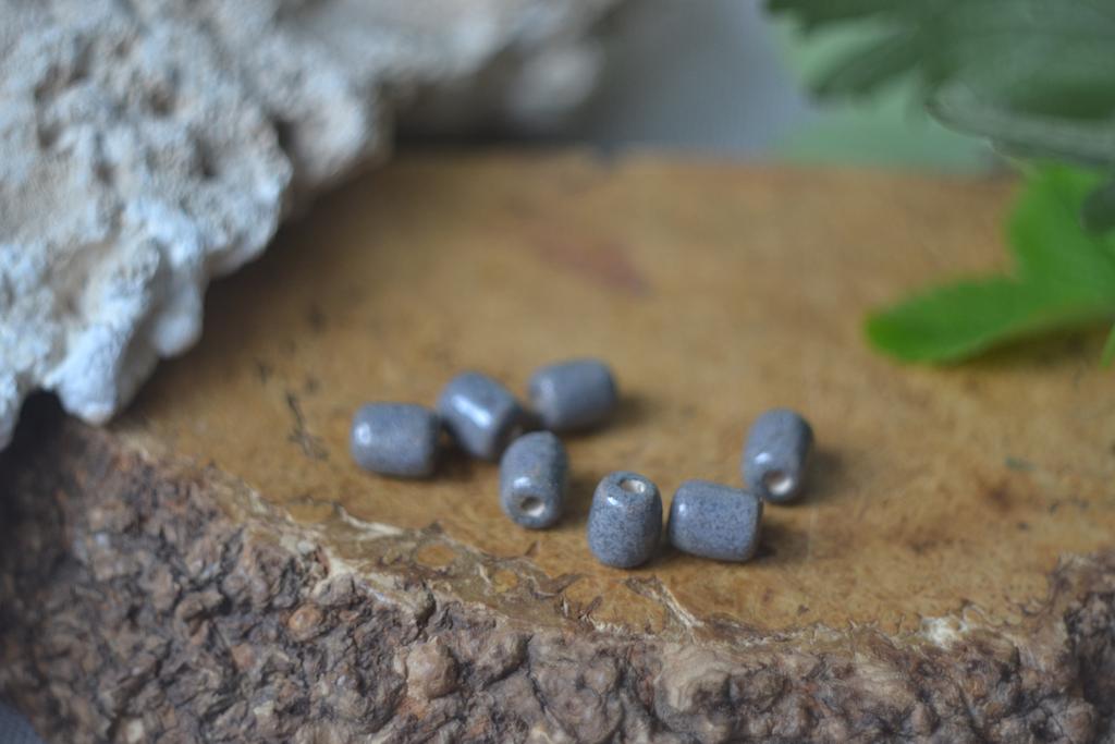 Керамическая  бусина - бочонок "Камень  "