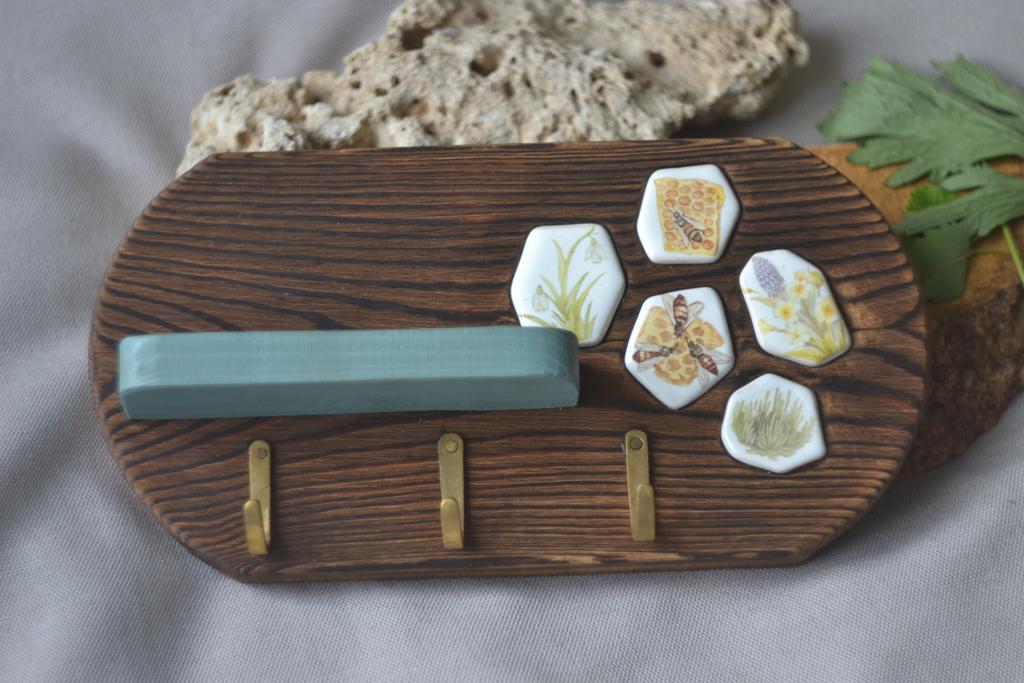 Ключница с полочкой  "Медовые травы"