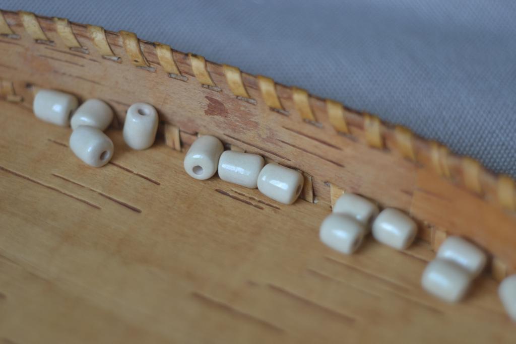 Керамическая  бусина - бочонок "Топлёное молоко "