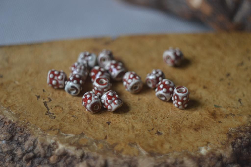 Керамическая  бусина- бочонок с браком  "Мухомор"