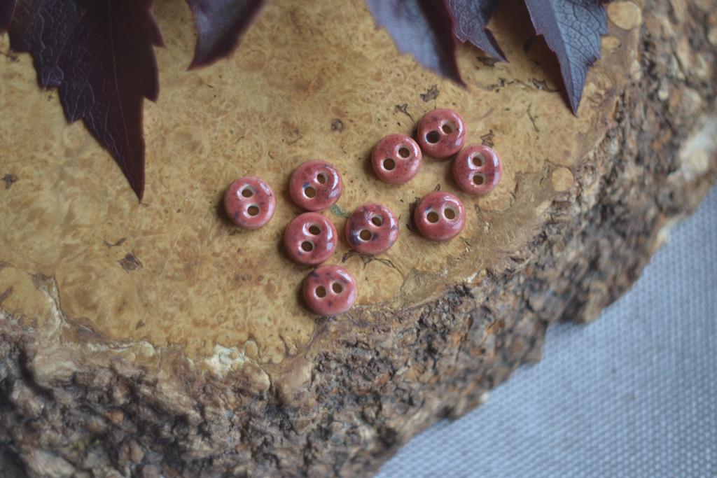 Базовая керамическая пуговица 0,9 см  "Смородиновое варенье  "