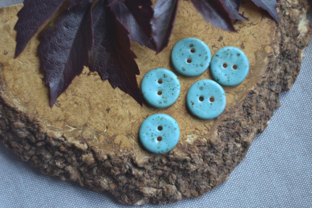 Базовая керамическая пуговица 2,4см  "Про дрозда"