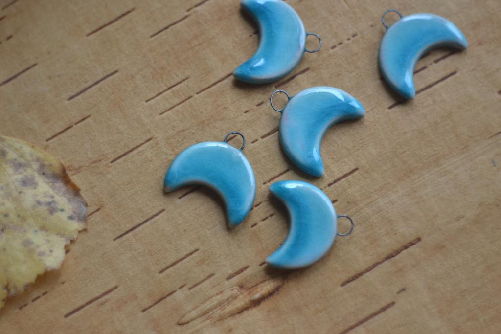 Керамический подвес "ледяная луна "